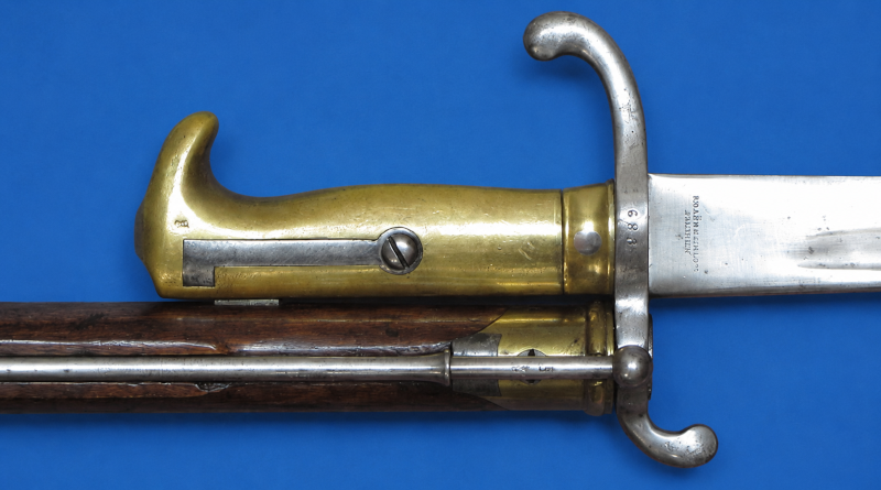 Fueselierseitengewehr auf Fueseliergewehr aufgepflanzt