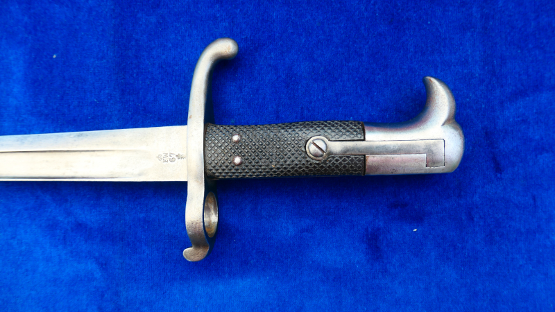 Hirschfaenger M/1865 Teilansicht Fehlschaerfe und Gefaess Terzseite